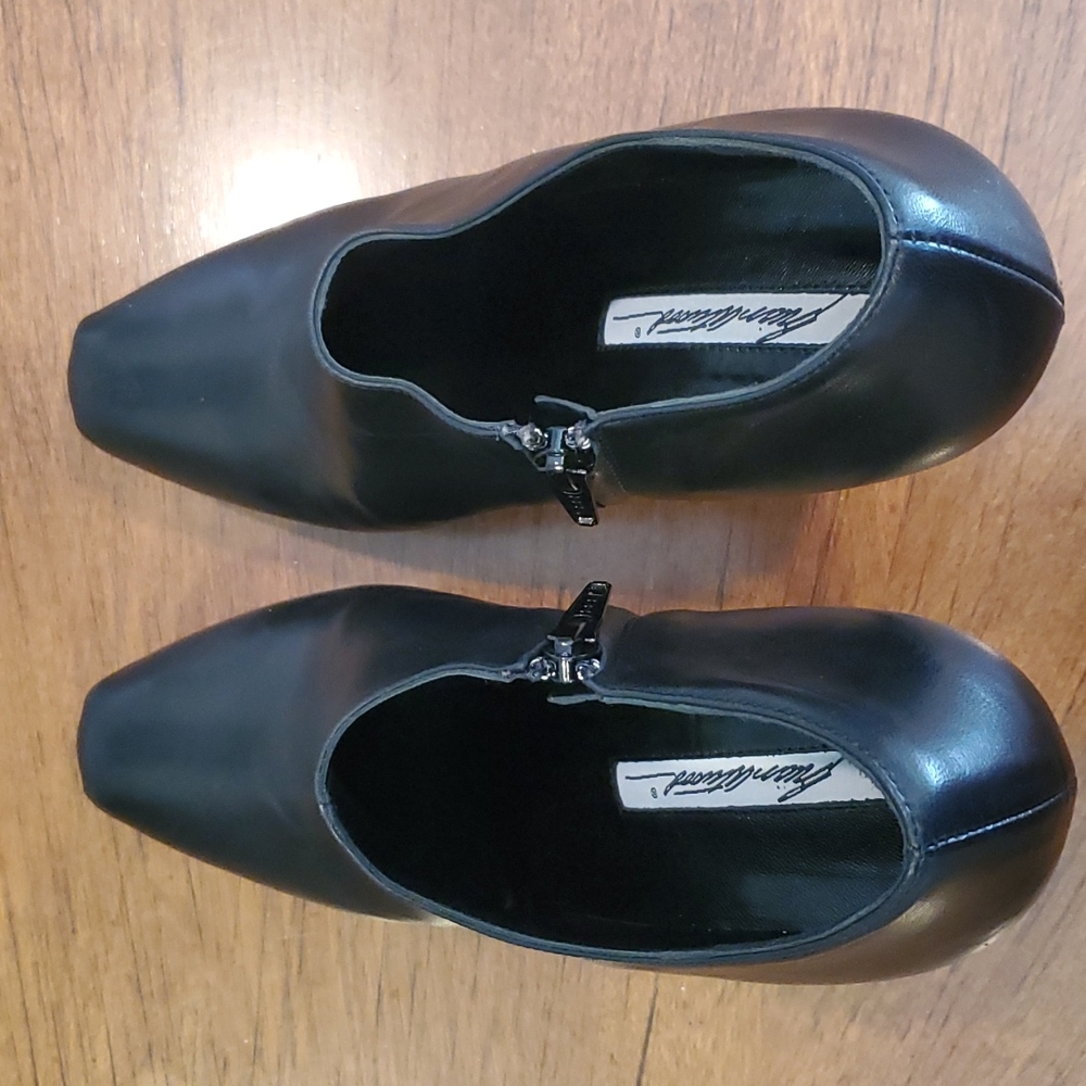 Brian Atwood bootie heel - Picture 5 of 8